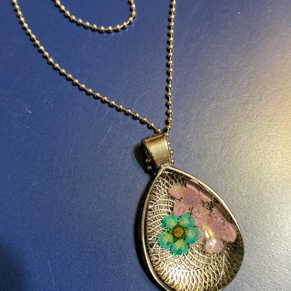 Real flowers resin necklace with delicate 26 inch silver chain in gift b… - Picture 2 of 7